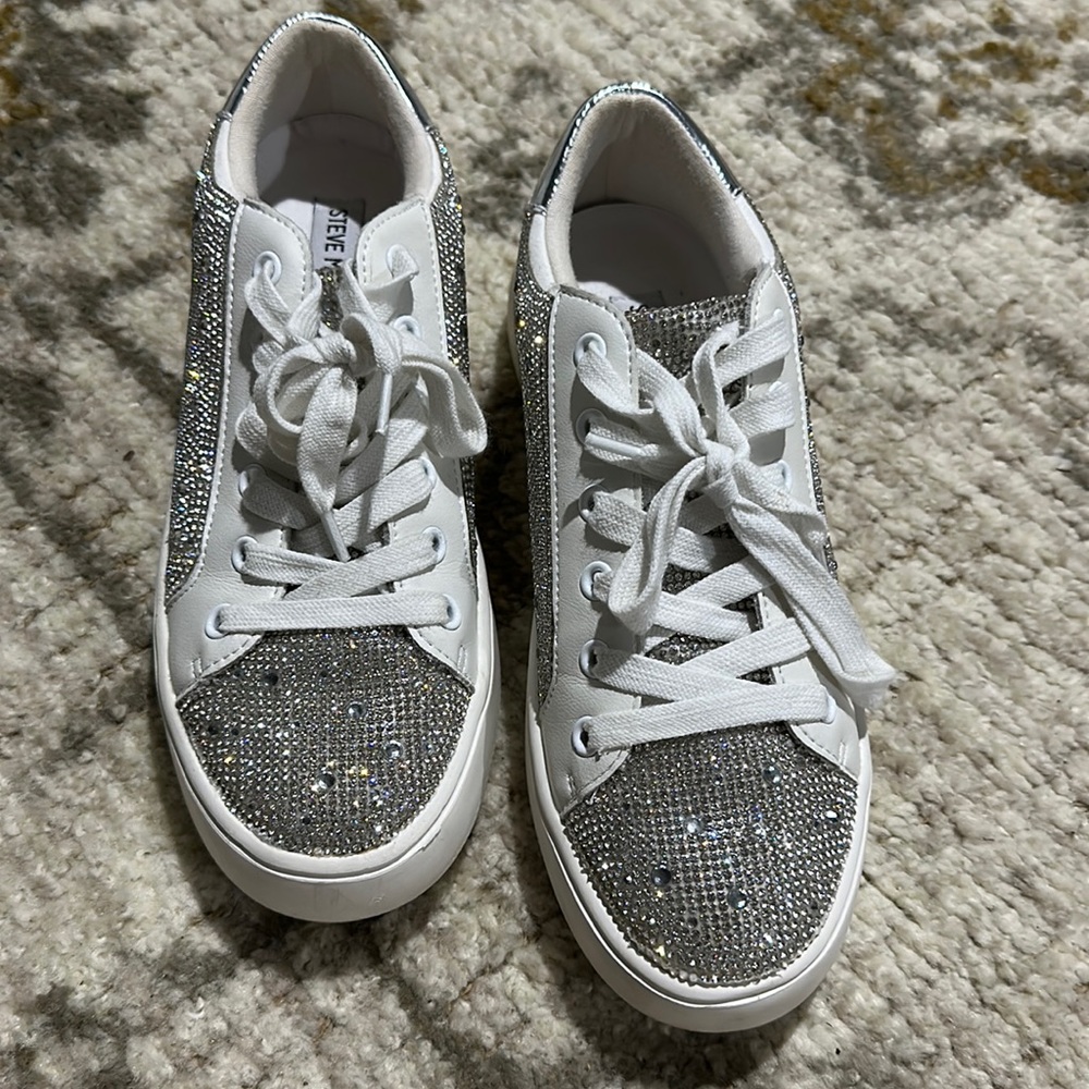 Fashion Sneakers! Silver studded with white leather